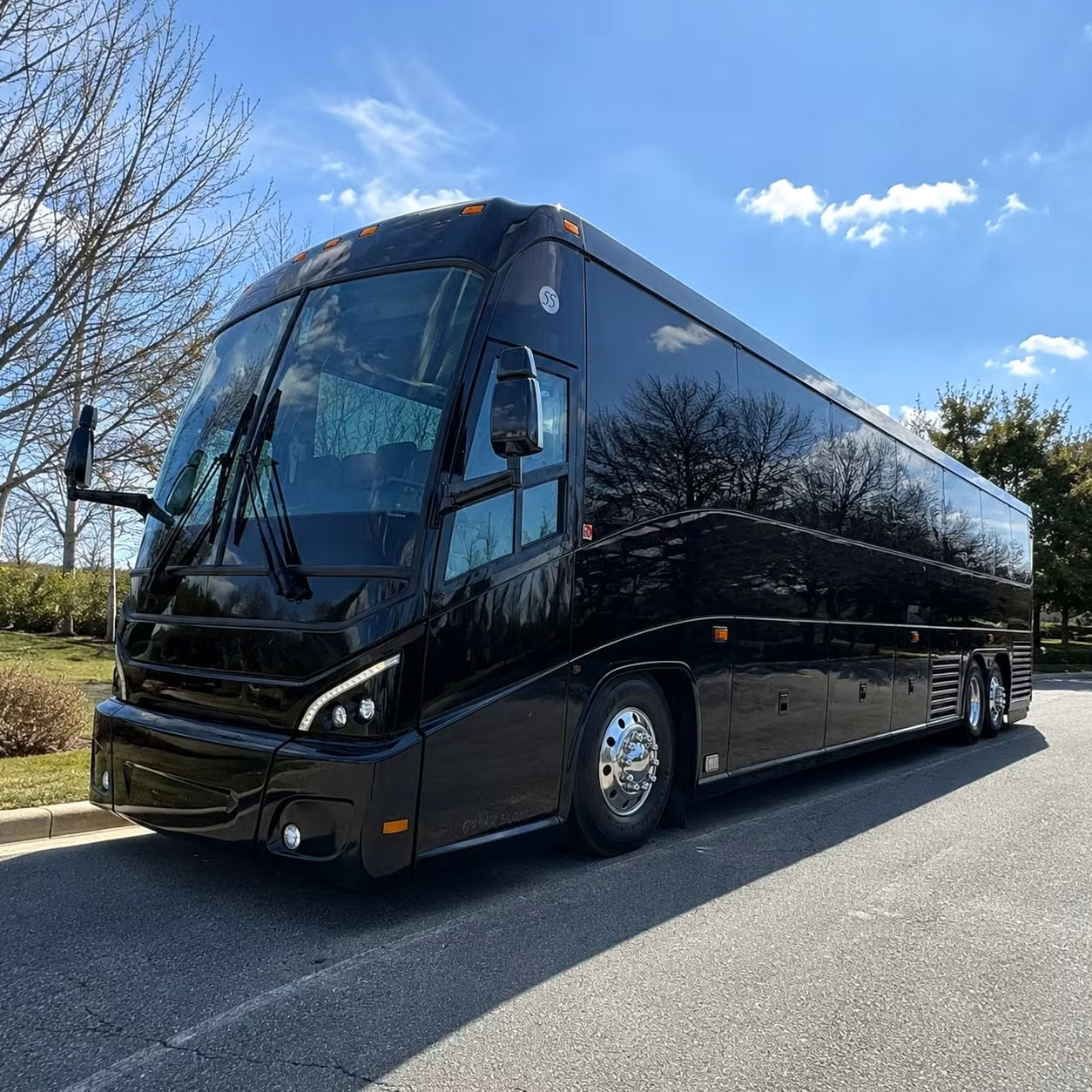 hampton military and government groups rely on long distance bus rentals
